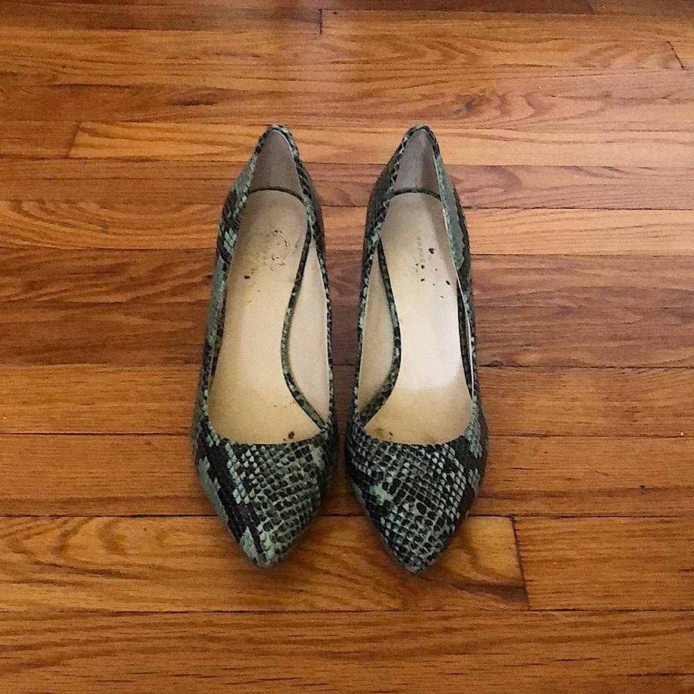 Size 6 Joe Fresh Green Snakeskin Heels